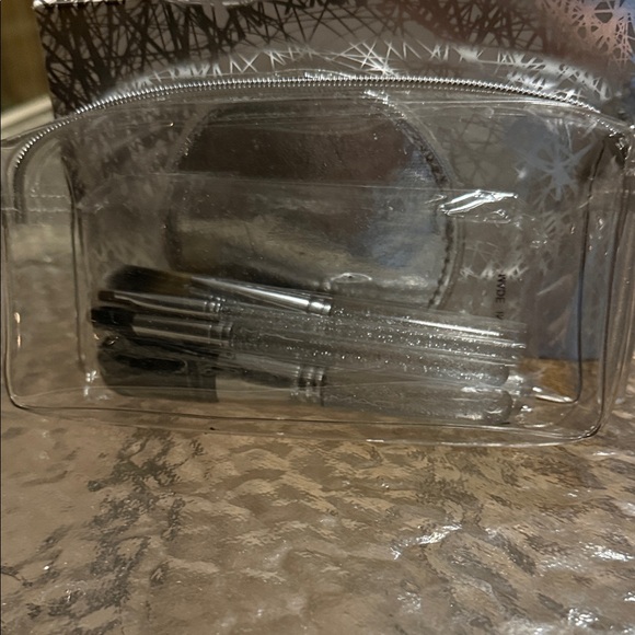 MAC Cosmetics Metallic Brush Organizer - Picture 4 of 8